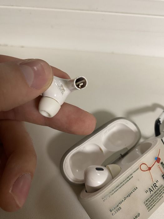 наушники airpods pro 2nd generation (1 наушник рабочий)