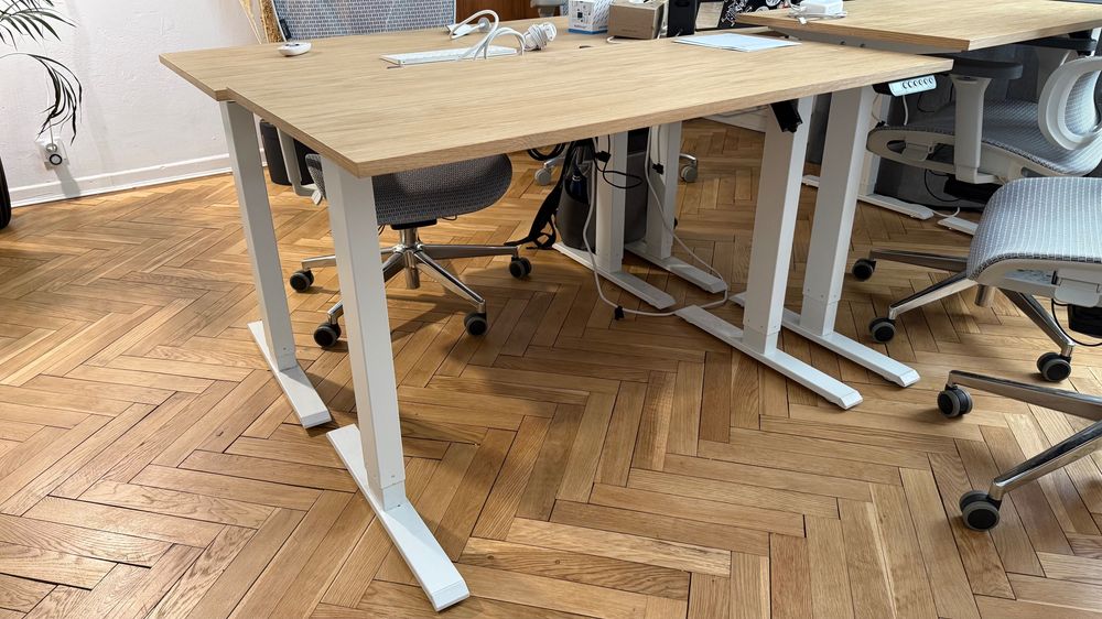 Biurko elektryczne podnoszone sit/stand białe + blat dębowy (fornir, nie płyta wiórowa) 120x60cm