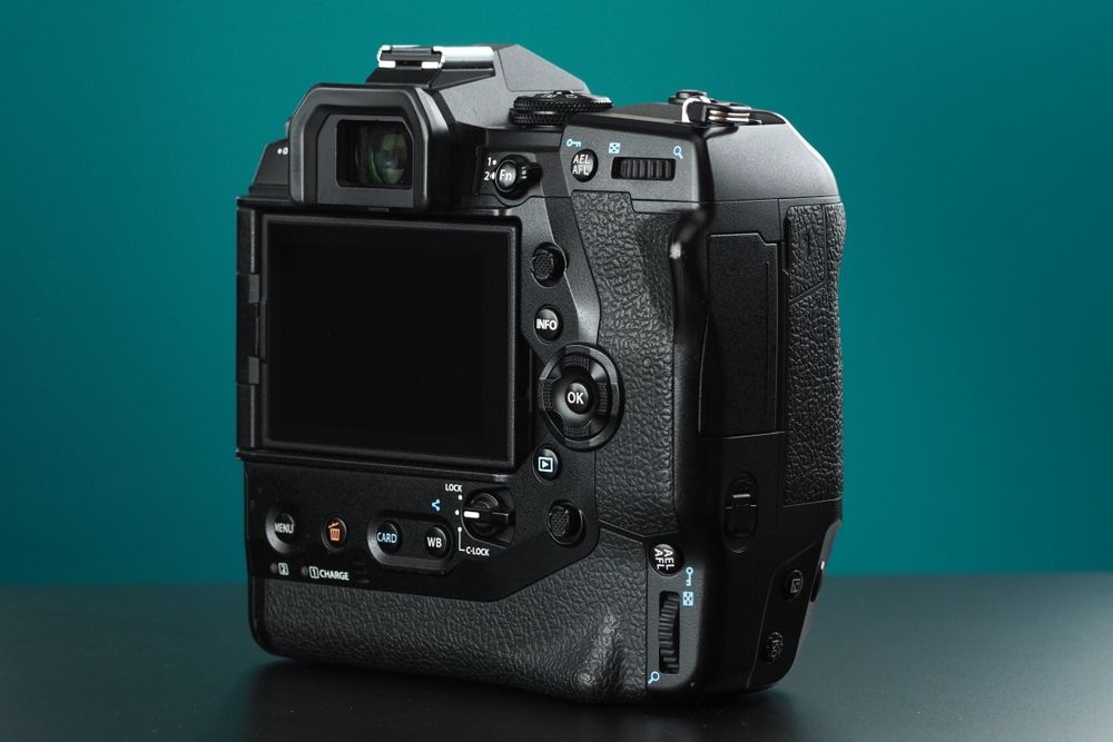 Olympus OM-D E-M1X, super stan, dodatki