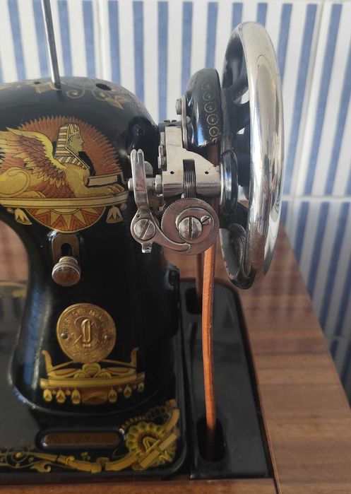 Máquina de Costura Antiga SINGER (Centenária - 1926) – Peça de Coleção / Decoração