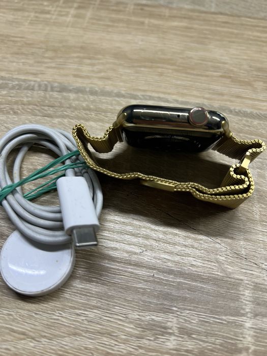 Apple Watch 8 45mm series stainless gold