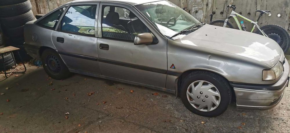 Opel Vectra A 1.8 hatchback 1994 r.