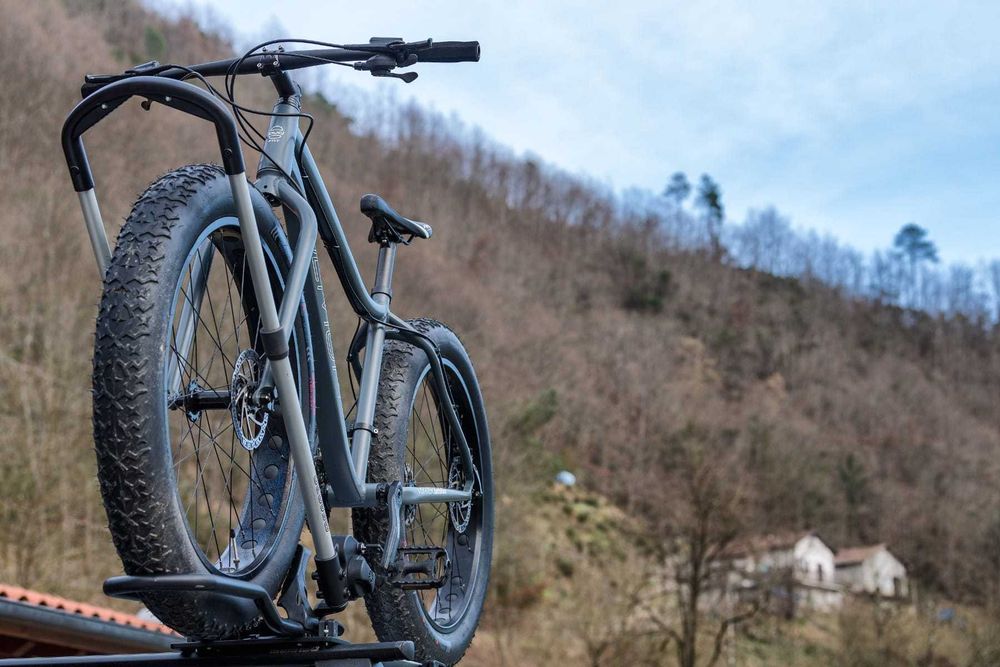 Uchwyt rowerowy E-BIKE dach pod rowery elektryczne 25 kg Menabo Chrono