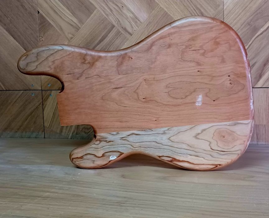 Precision Bass V - korpus do gitary