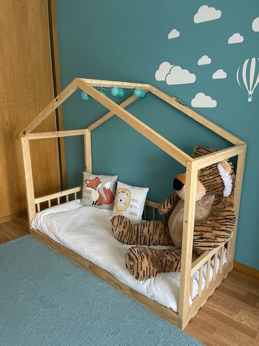 Cama Montessori madeira bebé sem colchão