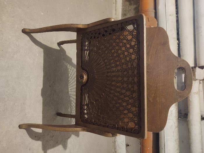 Stolik na gazety Chippendale - możliwy dowóz