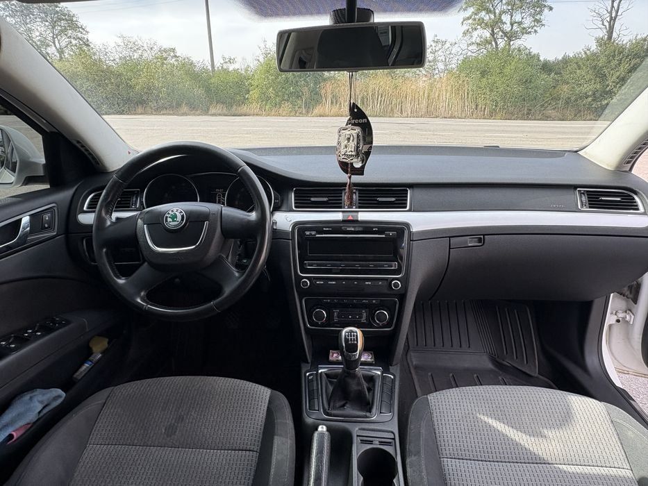 Skoda Superb     .