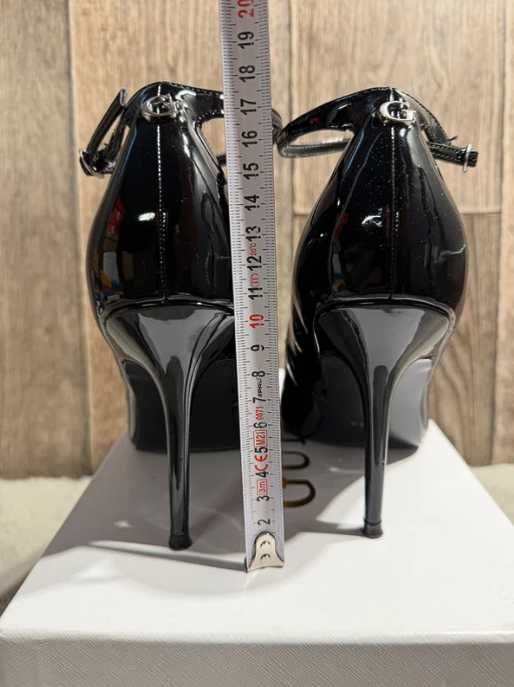 Czarne buty na obcasie szpilki Guess Napril 2 41