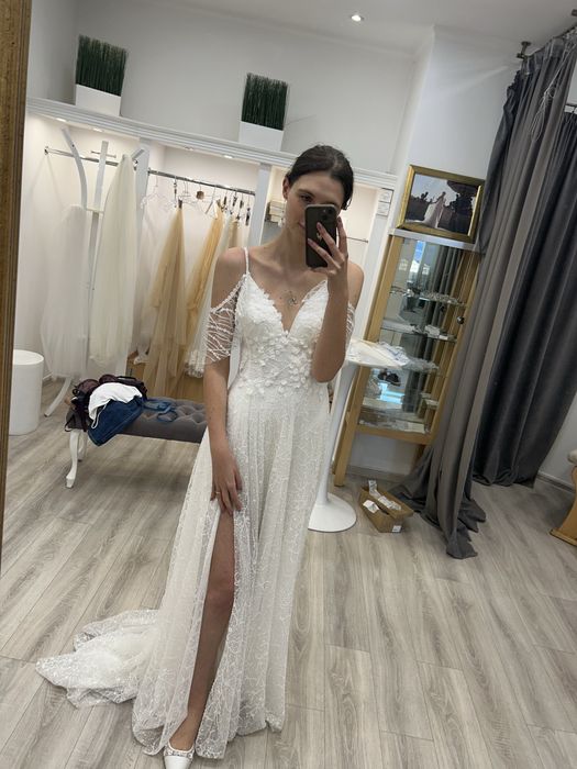 Suknia ślubna z salonu Classa z welonem