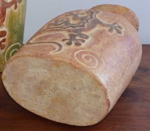 Jarro em terracota com lagarto, feito no México
