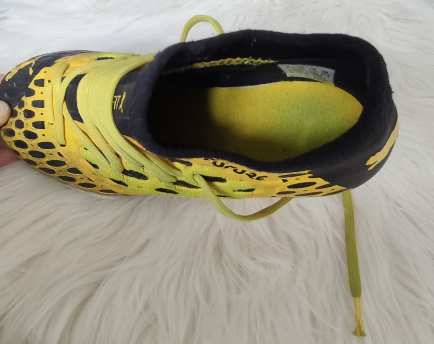 Puma lewy but Korki do gry w nogę, jeden żółto czarny, r. 35