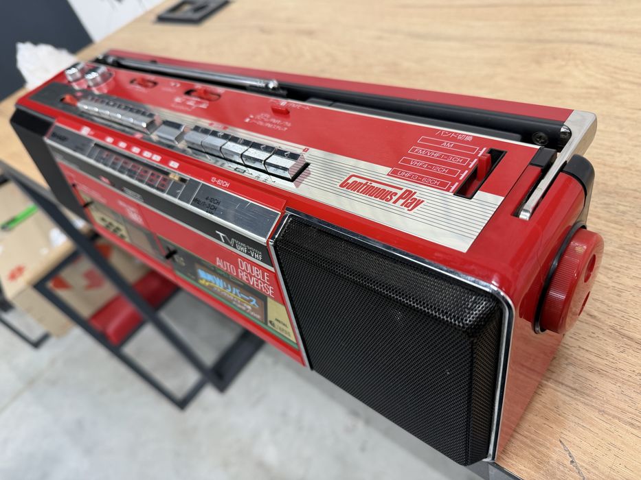 Продам магнитолу Sharp QT-Y11