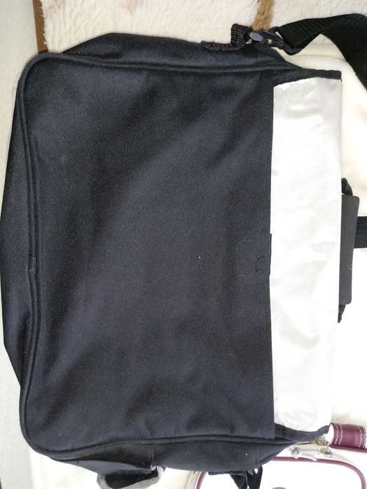 Lekki i pojemny pokrowiec na laptopa 15,4"