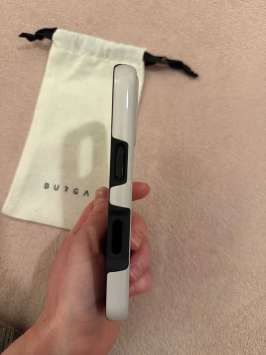 Etui Burga iPhone 16 Pro