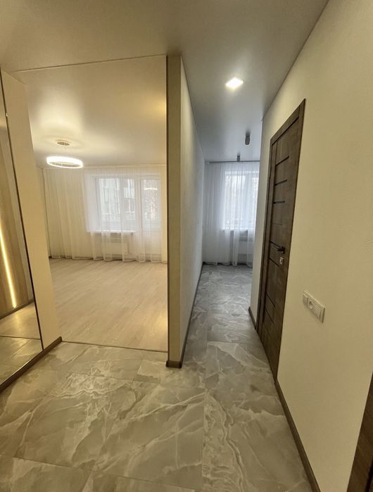Продаж 1 кімнатної квартири з сучасним ремонтом. Р-н 13 школа Дендропарк. Є відео