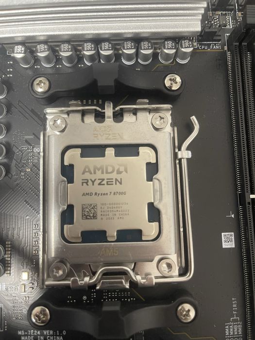 Vendo Ryzen 7 8700G