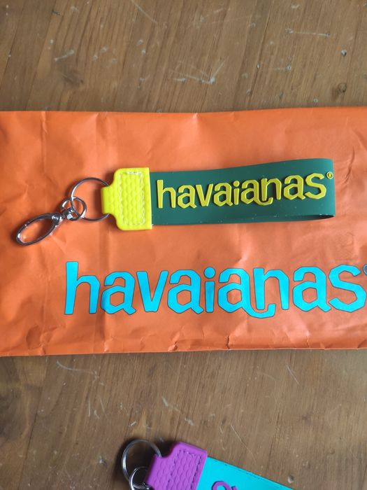 Porta-chaves marca "Havaianas" novos