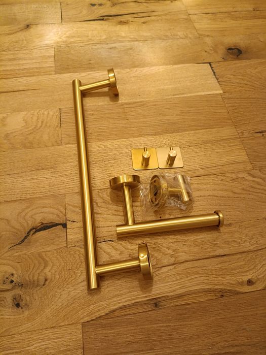 Uchwyty na ręczniki i papier toaletowy