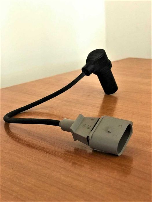 Датчик коленвала 3.0 TDI Volkswagen Touareg / Audi Q7 077905381K