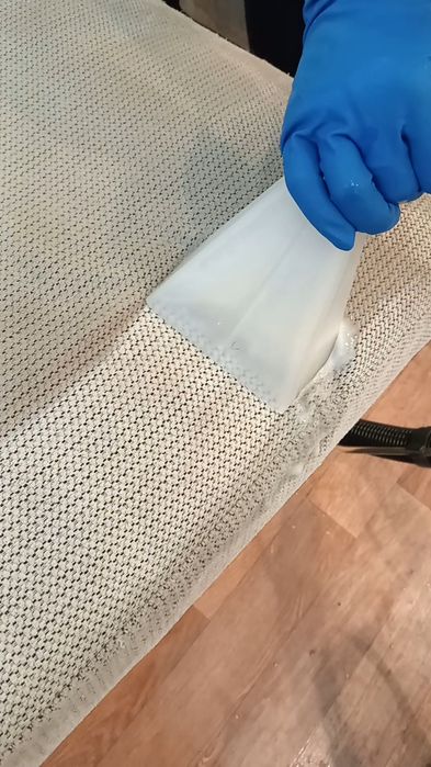 Хімчистка м'яких меблів, матрасів, килимів на дому Клінінгові послуги