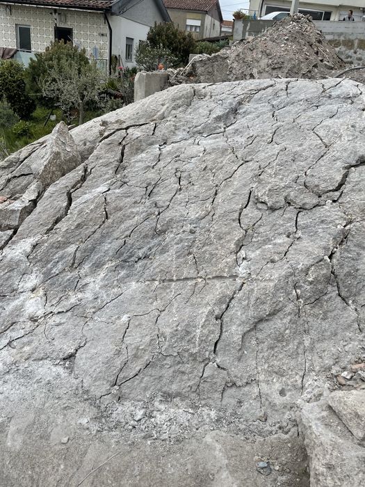 Partir pedra demoliçao de rocha