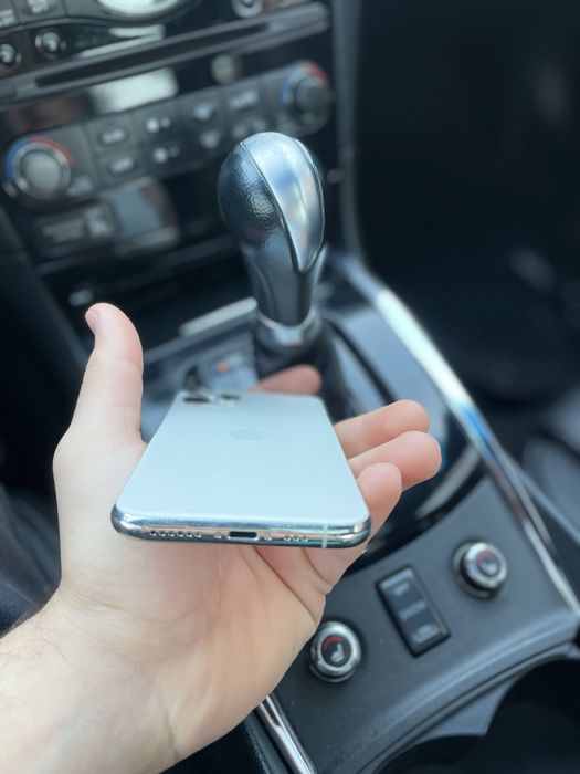 Iphone  11pro/64 gbWhite  nevelock