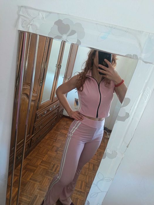 Fato treino rosa moderno tendencia