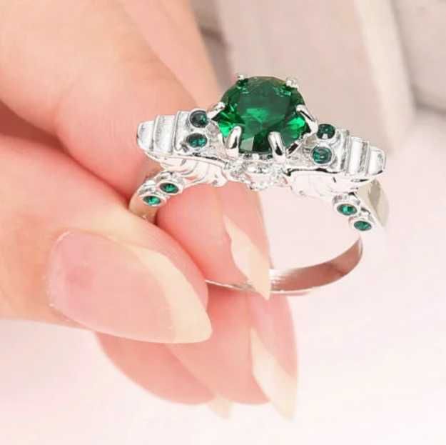 Anel prateado com pedras CZ esmeralda verde