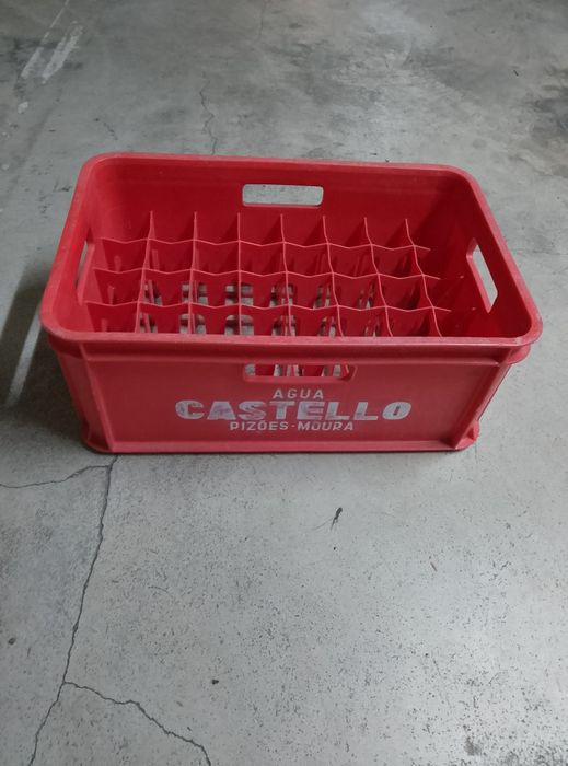 Grades de 24 garrafas 33cl ou 20cl em bom estado