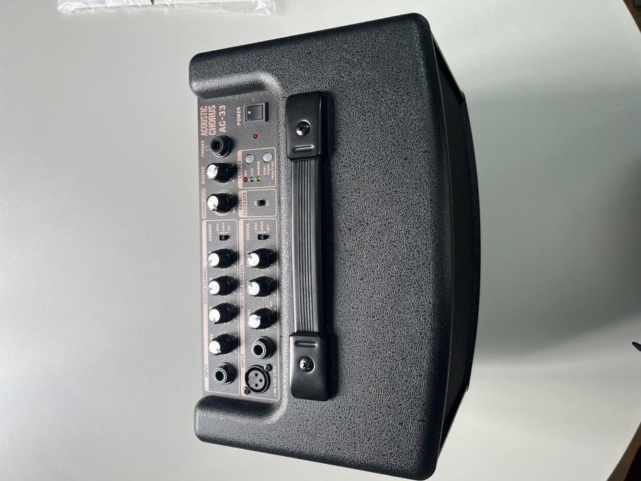 Amplificador Roland AC-33