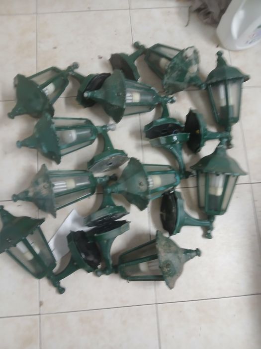 Candeeiros  em bom estado