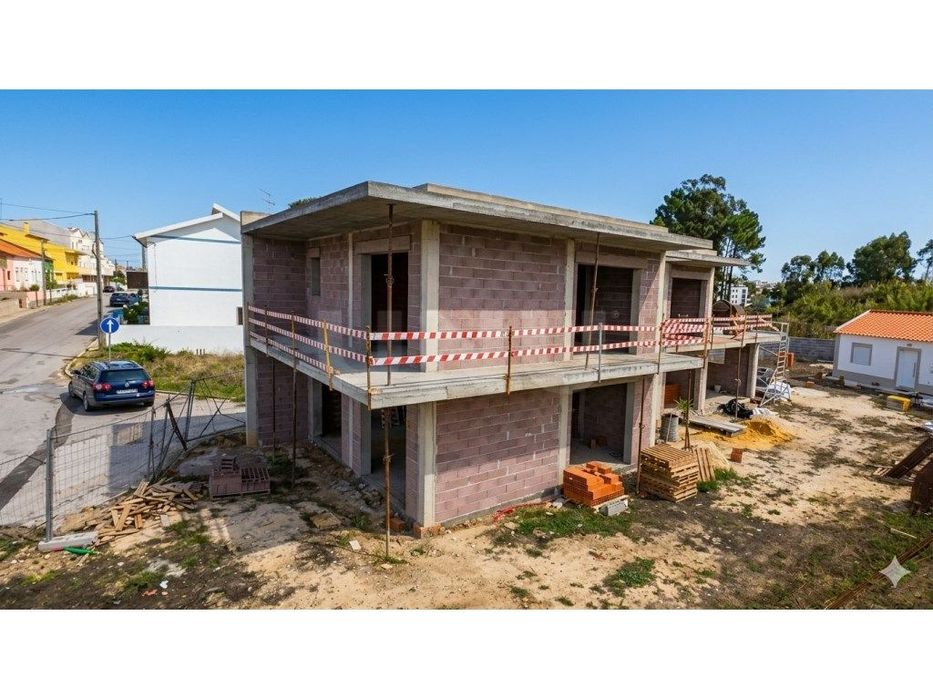 Moradia T4 Moderna em Fase de Construção para venda, a 5 minutos do...