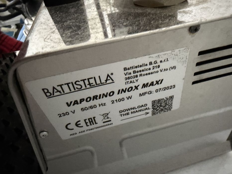 Sistema de Engomar Profissional Battistella - Caldeira (2.8 L) e Mesa com base aquecida e unidade de vácuo incorporada
