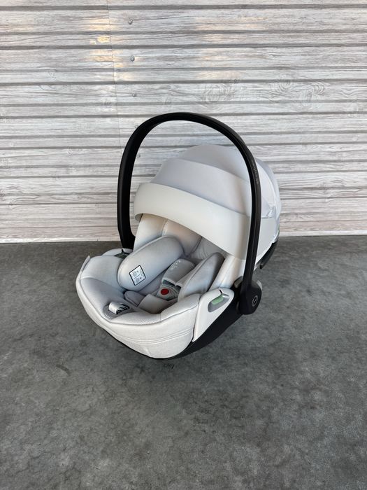Cybex Cloud T Plus i-Size в кольорі Platinum White/Light Grey