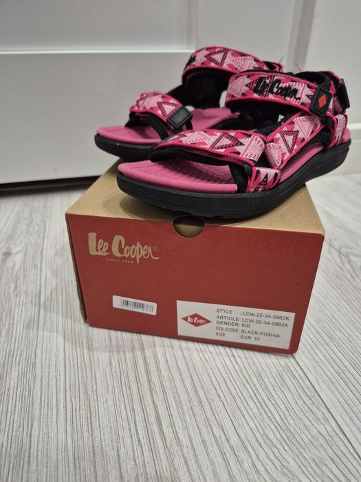 Sandały  dziewczęce Lee Cooper rozm. 32 kolor fuksja