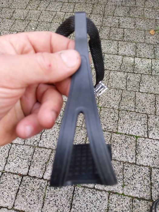 Noski na pedały z paskami