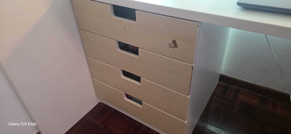 Beliche com secretária e colchão