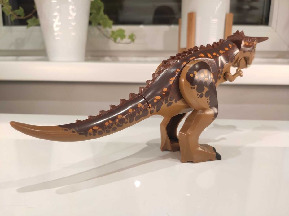Dinozaur karnotaur dinosaur jak lego nowy