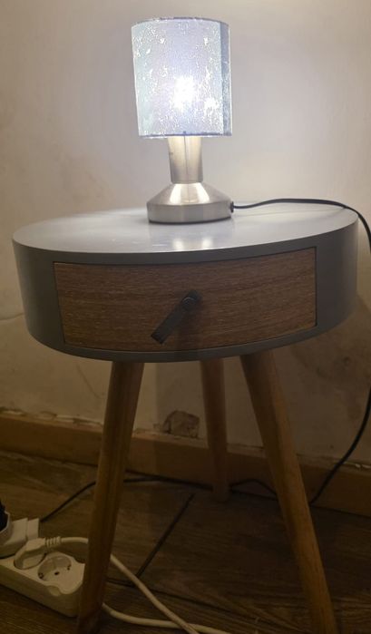 Mesinha de cabeceira com Luz Automática