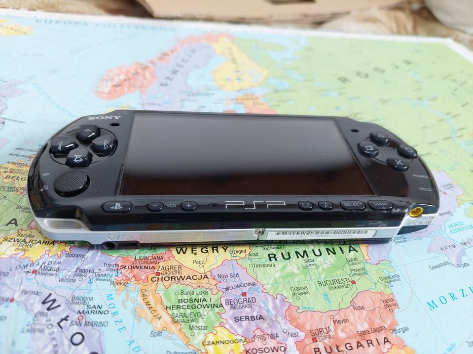 Konsola sony psp 3004 (3000) slim piano black 4gb 20 gier