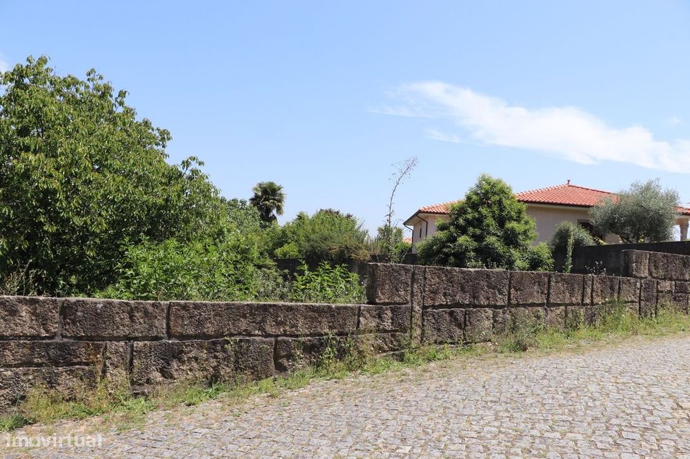 Land for Construction for Sale in Lordelo, Guimarães