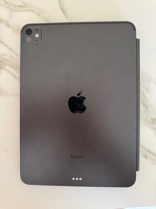iPad Pro M4 11" (2024) | 256GB | Wi-Fi + eSIM | Magic Keyboard + Apple Pencil Pro