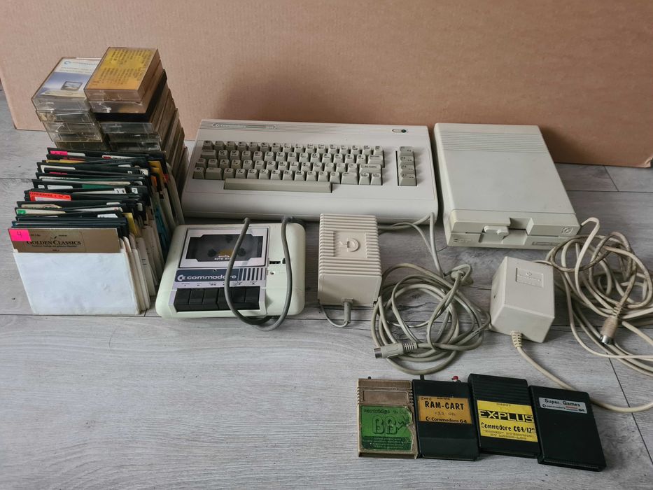 Zestaw Commodore c64+stacja dyskietek 1541 ll