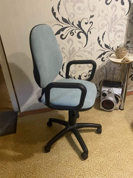 Офисное кресло б/у