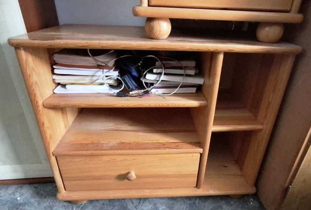 Szafki drewniane, sosnowe