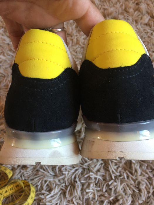 Кроссовки женские