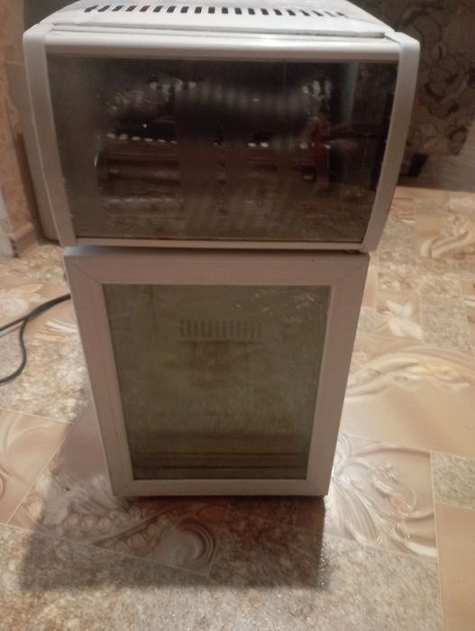 Продам витринный холодильник