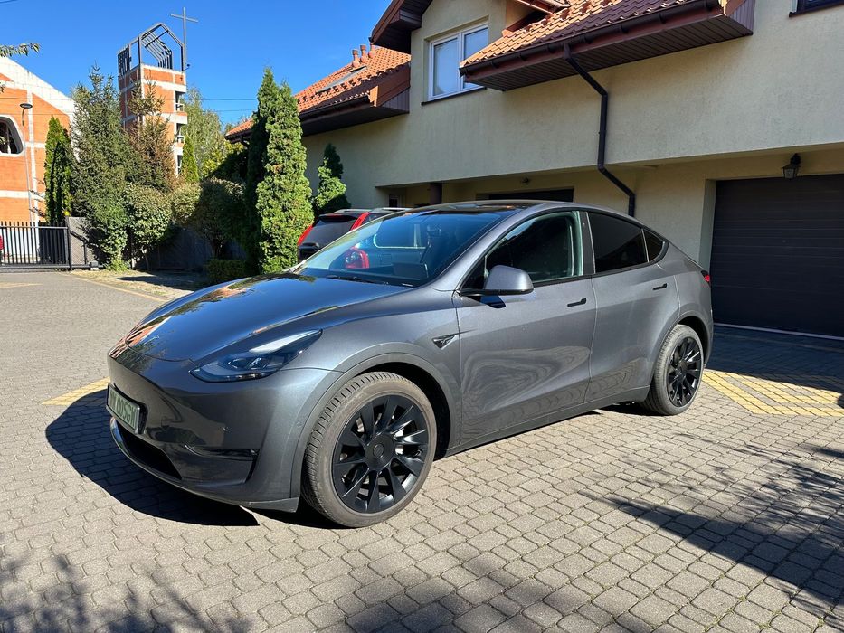 Tesla Y