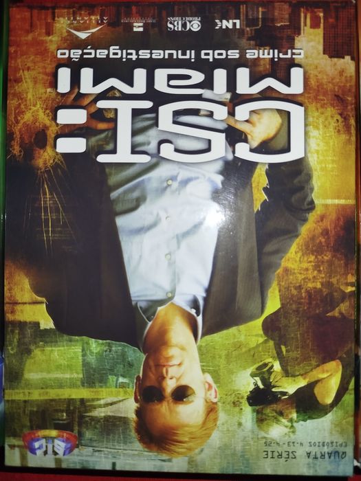 Vários DVDs com varias temporadas da série CSI