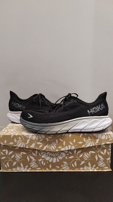 Sportowy buty Hoka Arahi 6